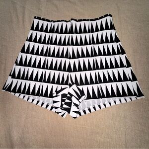 Jealous Tomato Black White Contrast Graphic Geo Triangle Print Size Small